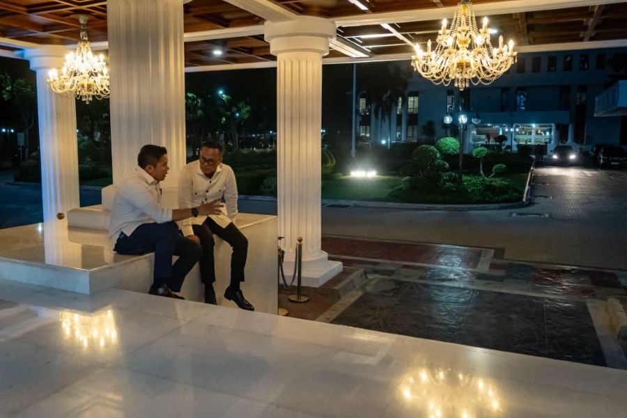 Momen pertemuan Seskab Teddy Indra Wijaya bersama BP BUMN Dony Oskaria. (Foto/doc. setkab)