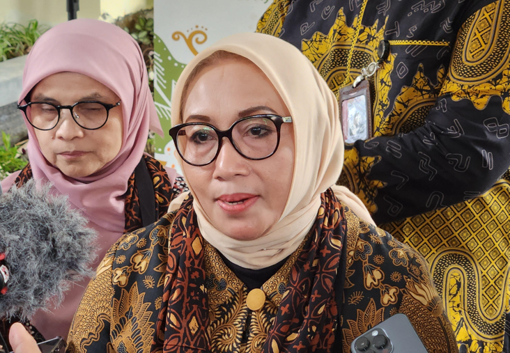 Menteri PPPA Arifatul Choiri Fauzi memberikan keterangan kepada wartawan. (BeritaNasional/Panji)