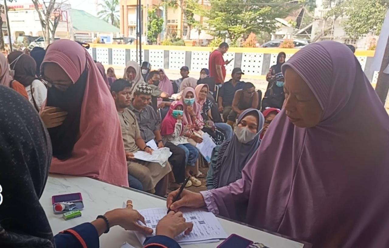 PT Pos menyalurkan BLTS bagi warga Aceh yang terdampak bencana. (Foto/Dok Kemensos)