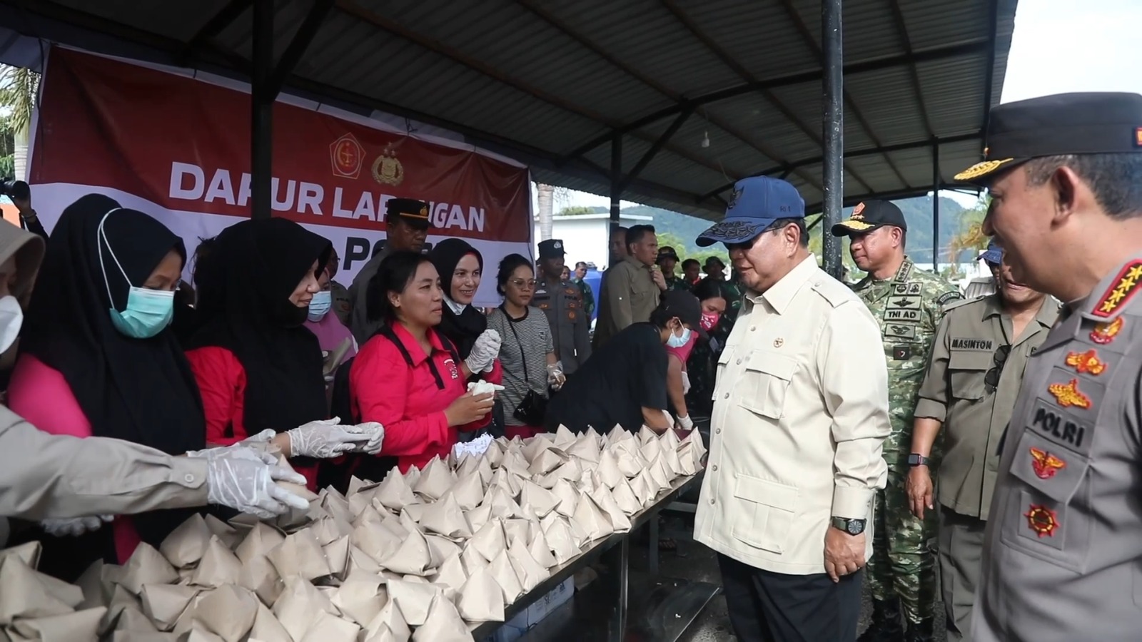 Presiden Prabowo saat meninjau Tapanuli Tengah, Sumatera Utara. (Foto/Tim Media Presiden)