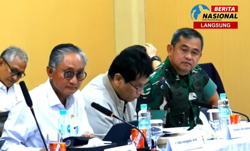 Kepala KSAD Jenderal TNI Maruli Simanjuntak (paling kanan) saat rapat bersama pemerintah dan DPR. (BeritaNasional/tangkapan layar)