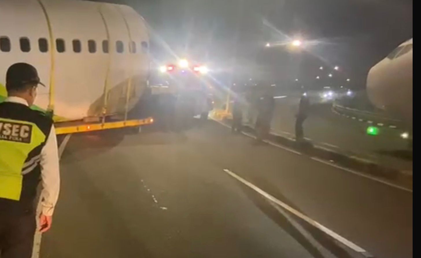 Viral Video Pesawat di Jalan Bandara Soetta, Polisi Pastikan Bukan Kecelakaan. (Foto/istimewa)