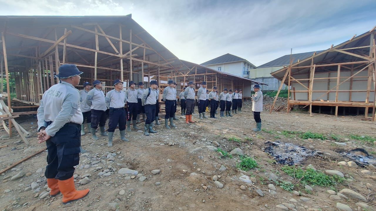 Polri bangun 100 huntara di Kapalo Koto, Pauh, Kota Padang, Sumbar. (BeritaNasional/Humas Polri)