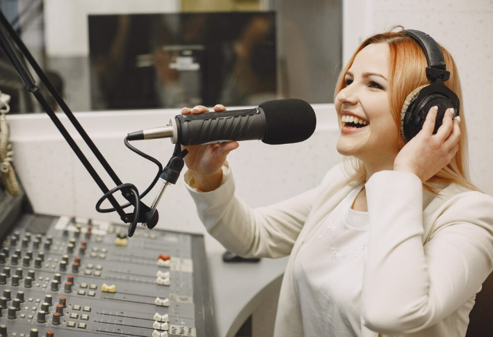 Hari penyiaran radio publik internasional 13 Januari. (Foto/Freepik)
