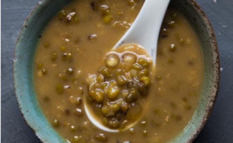 Menikmati olahan kacang hijau (Foto/What to cook today)