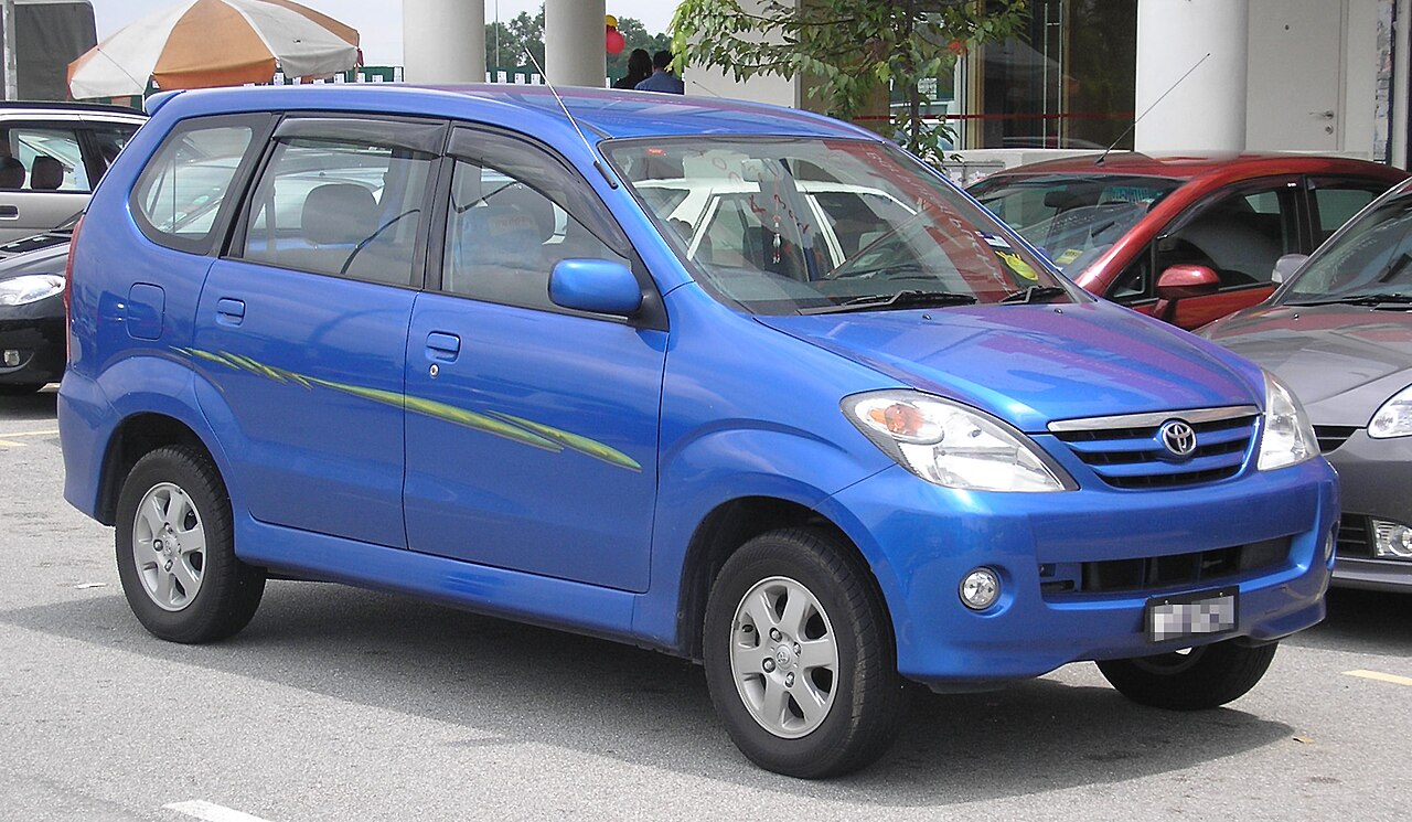 Toyota Avanza keluaran pertama di tahun 2004. (Foto/Wikipedia)