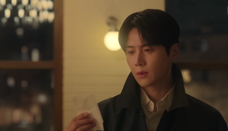 Kim Seon Ho yang memerankan karakter Joo Ho Jin di Can This Love Be Translated. (Foto/YouTube Netflix)