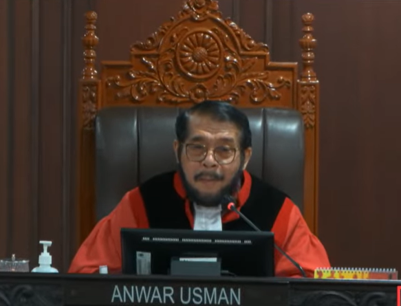 Adik ipar Jokowi Anwar Usman paling sering absen sidang, MKMK hanya kirim surat. (BeritaNasional/YouTube MK)