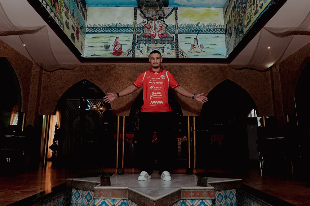 Alaeddine Ajaraie Resmi ke Persija. (Foto/Persija)