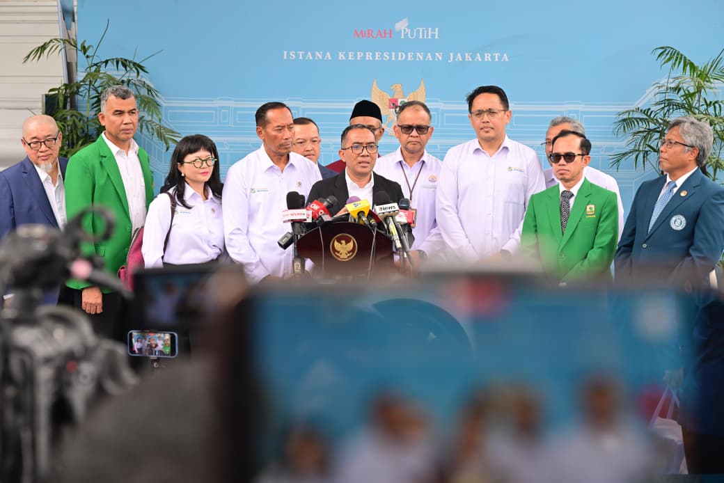 Mendiktisaintek Brian Yuliarto memberikan keterangan pers di Istana Merdeka Jakarta. (BeritaNasional/Setpres)