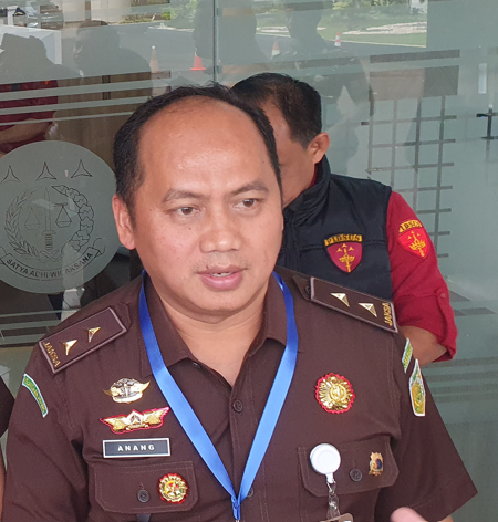 Kapuspenkum Kejagung Anang Supriatna memberikan keterangan di Kejagung. (BeritaNasional/Bachtiarudin)
