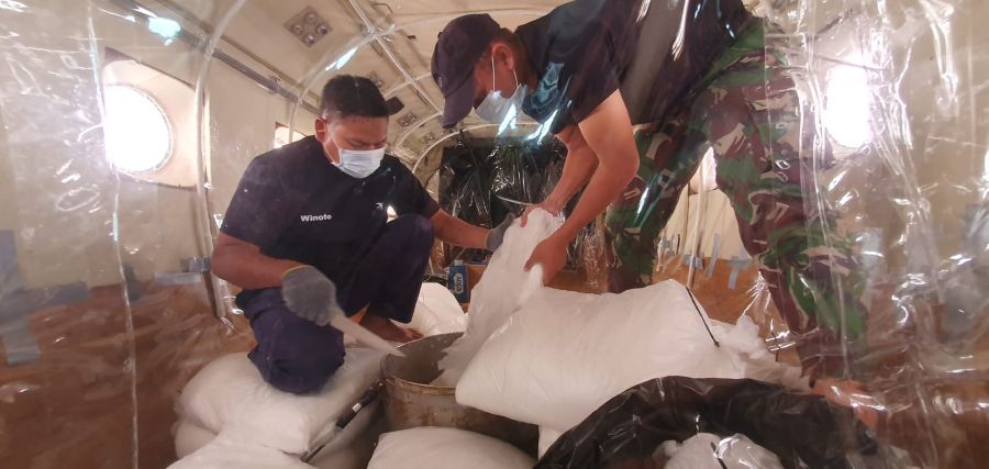 BPBD DKI bersama BMKG dan TNI AU jalankan operasi modifikasi cuaca. (Foto/doc. BPBD DKI)