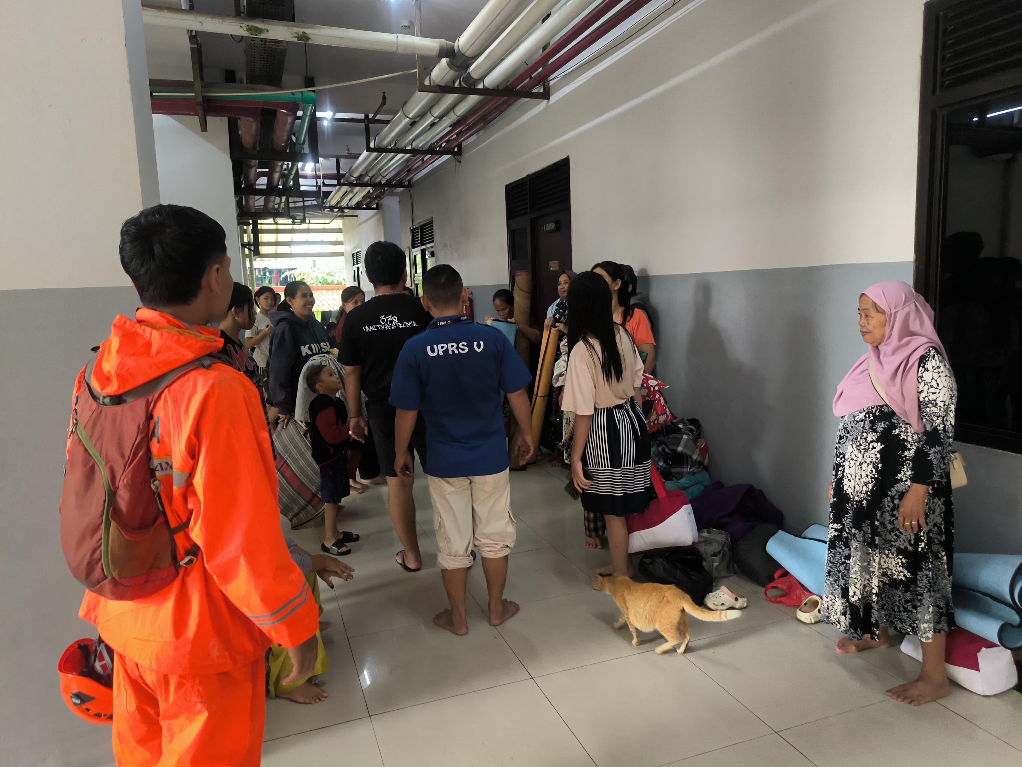 Sejumlah warga mengungsi akibat banjir Jakarta. (Foto/BPBD)