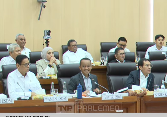 Menteri ESDM Bahlil Lahadalia di  Komisi XII DPR. (BeritaNasional/YouTube TVR Parlemen)