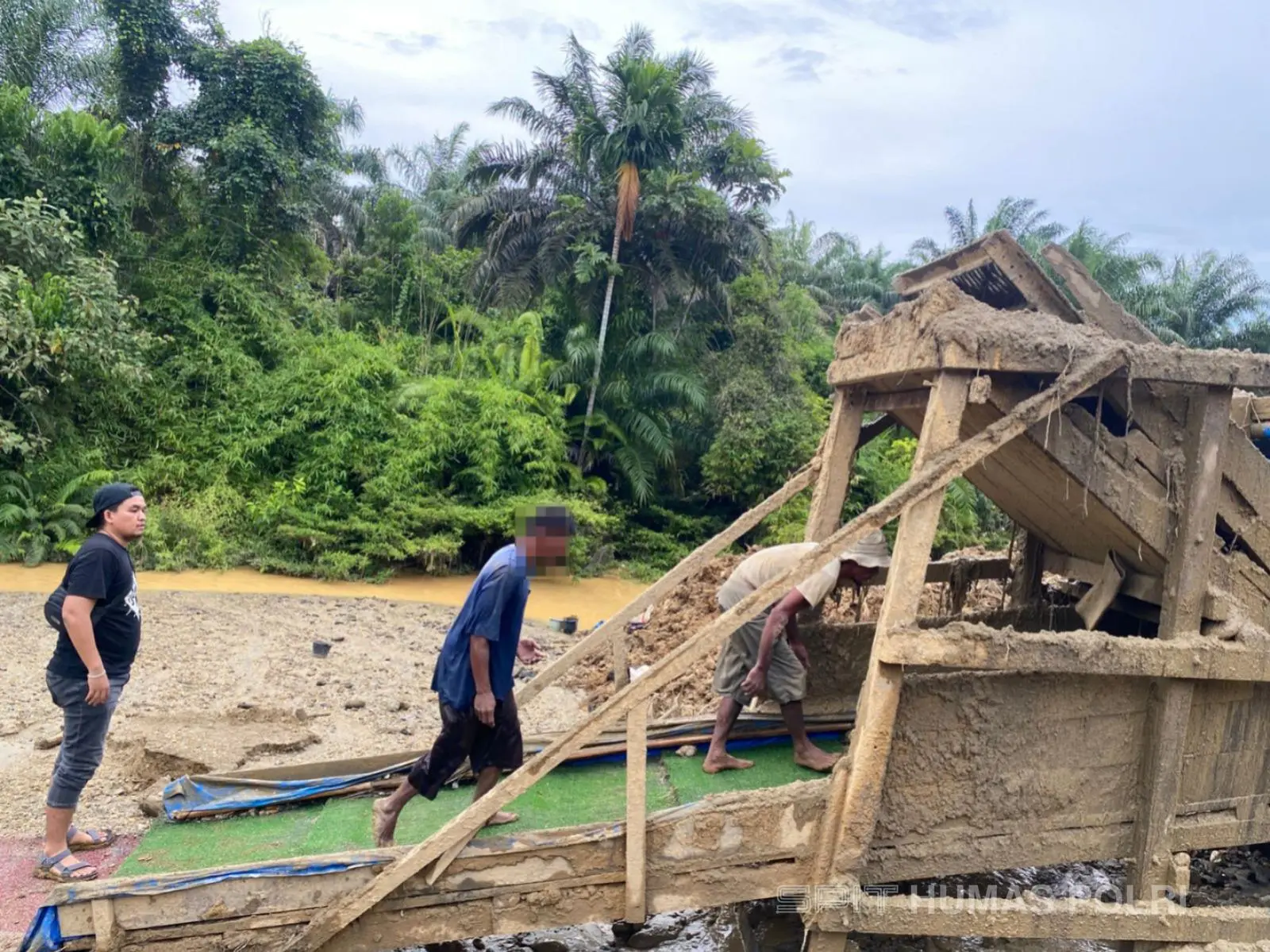 Tambang emas ilegal Pasaman Barat, Sumbar. (BeritaNasional/Humas Polri)