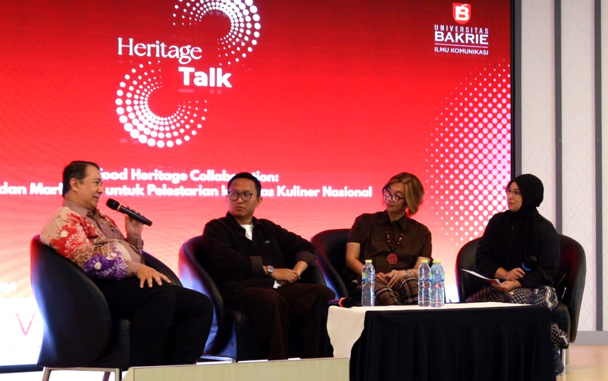 Irman Adi Purwanto (kiri), Redinal Rizki (kiri tengah), Ervina Waty (kanan tengah) dan Haililah Tri Gandhiwati (kanan) dalam Heritage Talk 2026. (Foto/Humas Ubakrie)