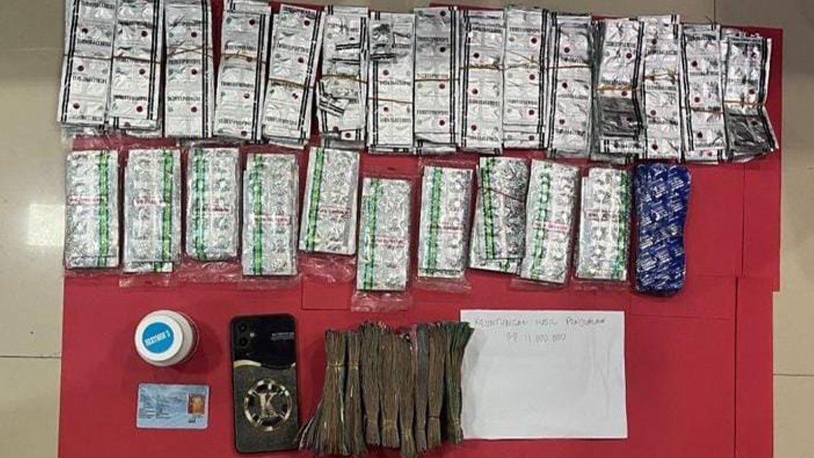 Ditresnarkoba Polda Metro Gerebek Toko Plastik, Amankan Ribuan Obat Terlarang. (Foto/istimewa)