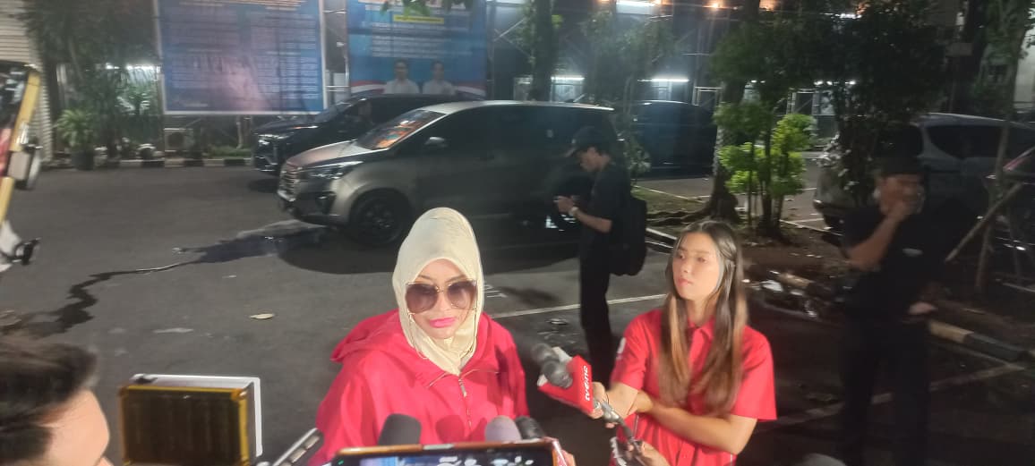 Doktif mendadak datangi Polda Metro, desak dr. Richard Lee ditahan. (BeritaNasional/Bachtiarudin)