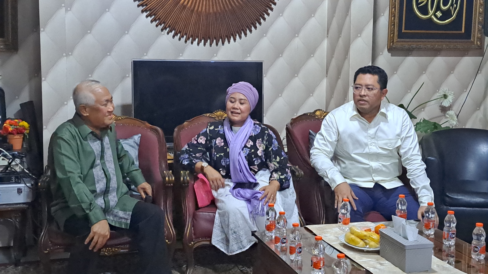 Mantan anggota Pansus Haji DPR RI Luluk Nur Hamidah (tengah). (BeritaNasional/Lydia)