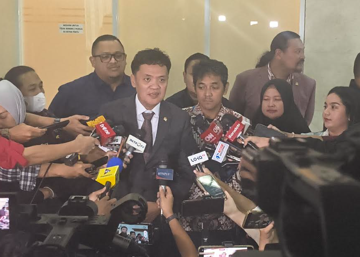 Ketua Komisi III DPR RI Habiburokhman memberikan keterangan tentang kasus Hogi Minaya di Jakarta. (BeritaNasional/Ahda)