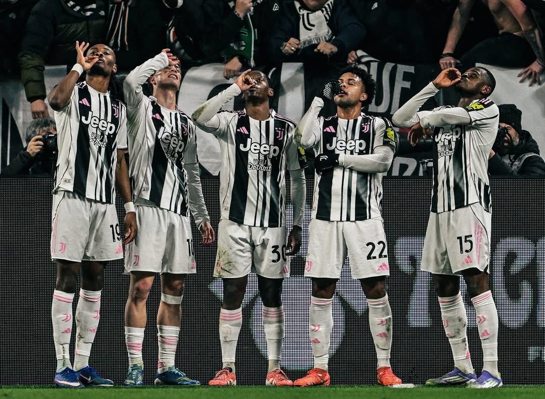 Para penggawa Juventus berselebrasi merayakan gol ke gawang Napoli dalam pertandingan lanjutan Serie A Italia. (Foto/Instagram Juve)