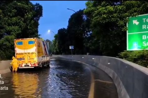 Hujan Deras Pagi Ini, Tol Sedyatmo Arah Bandara Soetta Kembali Banjir. (Foto/Istimewa)