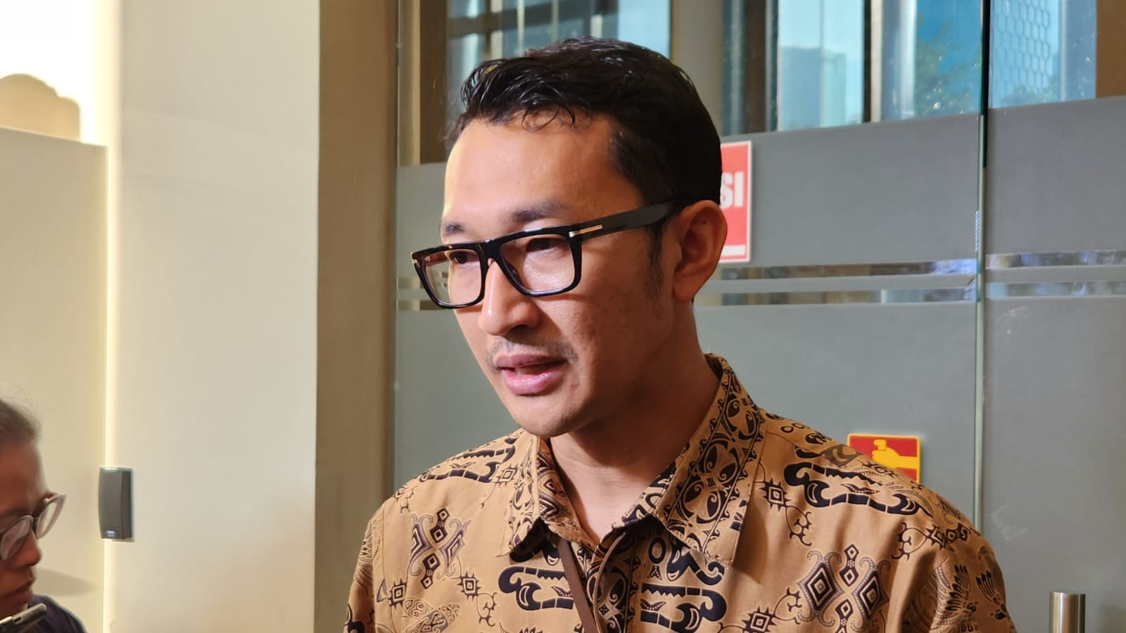 Jubir KPK Budi Prasetyo saat memberikan keterangan. (BeritaNasional/Panji)