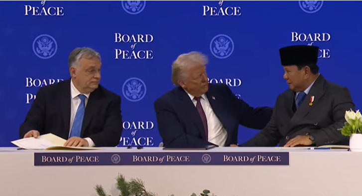 Presiden AS Donald Trump (tengah), Presiden RI Prabowo Subianto (kanan) dan PM Hungaria Viktor Orban (kiri). (BeritaNasional/YouTube White House)
