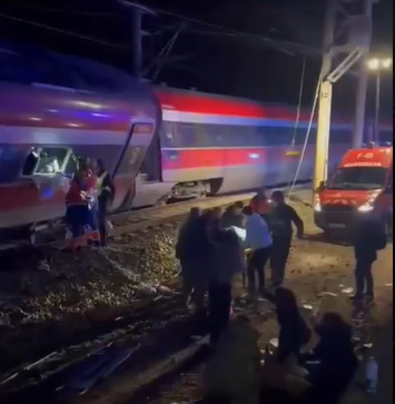Kecelakaan kereta cepat Malaga-Madrid, Spanyol, Minggu (18/1/2026) malam. (BeritaNasional/X Osint World)