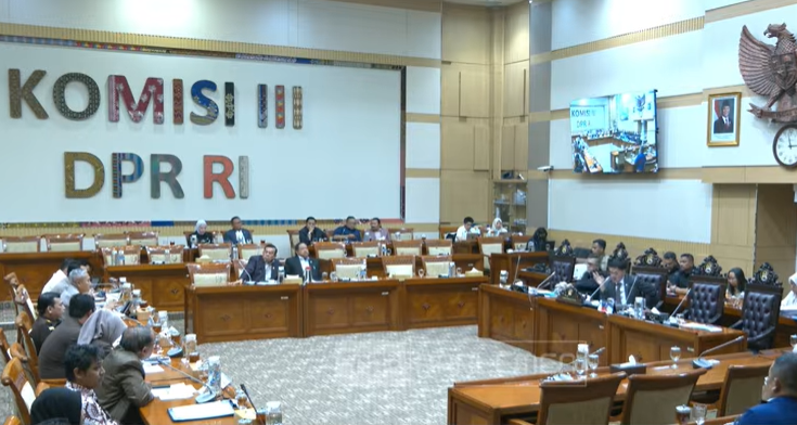 Komisi III DPR meminta kasus Hogi Minaya dihentikan. (BeritaNasional/YouTube TVR Parlemen)