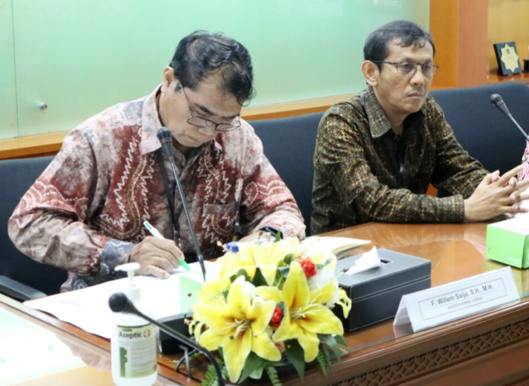Wakil Ketua KY Desmihardi dan anggota KY Abhan, F Willem Saija terima audensi FSHA. (BeritaNasional/dok KY)