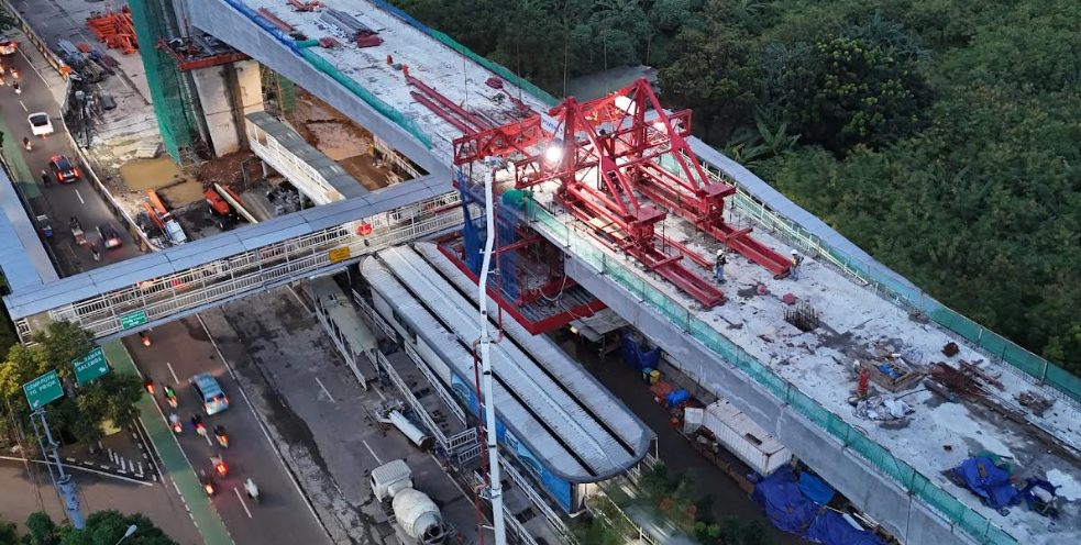 Penampakan proyek LRT Jakarta Fase 1B Velodrome-Manggarai. (BeritaNasional/Lydia)