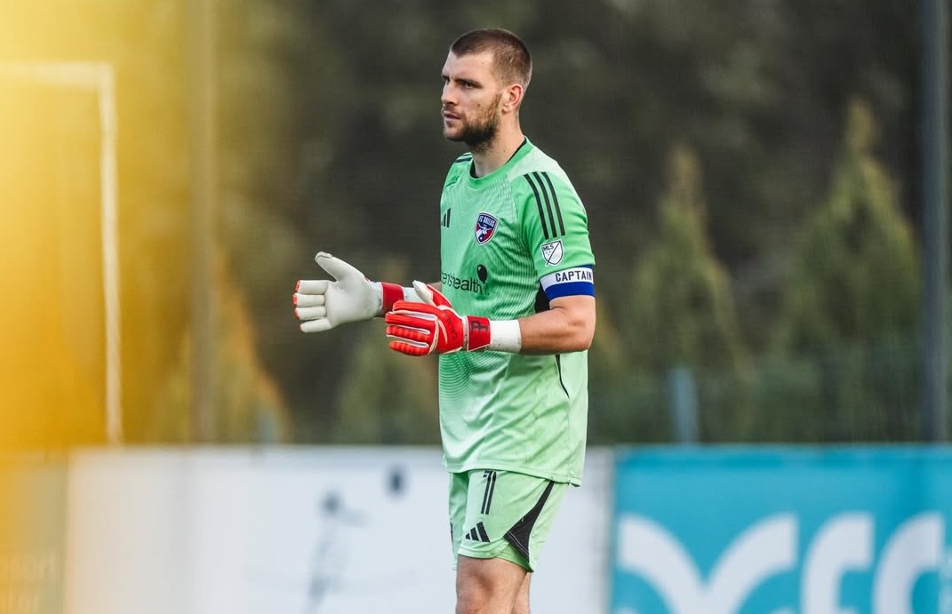 Ajax Amsterdam resmi memperkuat sektor penjaga gawang dengan merekrut Maarten Paes. (Foto/instagram Maarten Paes)