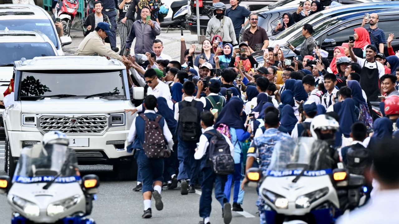 Presiden Prabowo Subianto disambut antusias oleh warga Balikpapan. (Foto/BPMI)