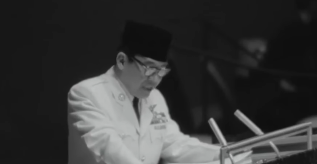 Presiden Pertama Indonesia Soekarno saat berpidato di forum PBB pada 1960. (Foto/YouTube)