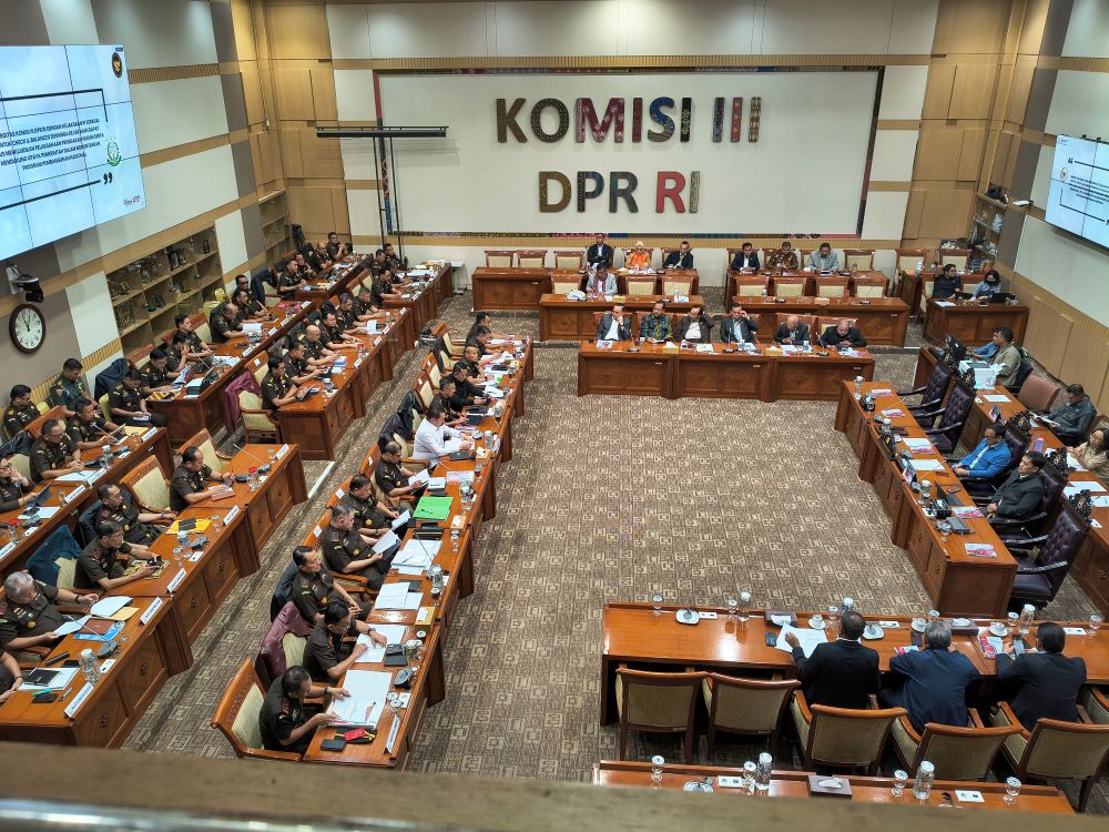 Jaksa Agung ST Burhanuddin beserta jajarannya saat rapat kerja dengan Komisi III DPR RI di Kompleks Parlemen, Senayan. (BeritaNasional/Ahda)