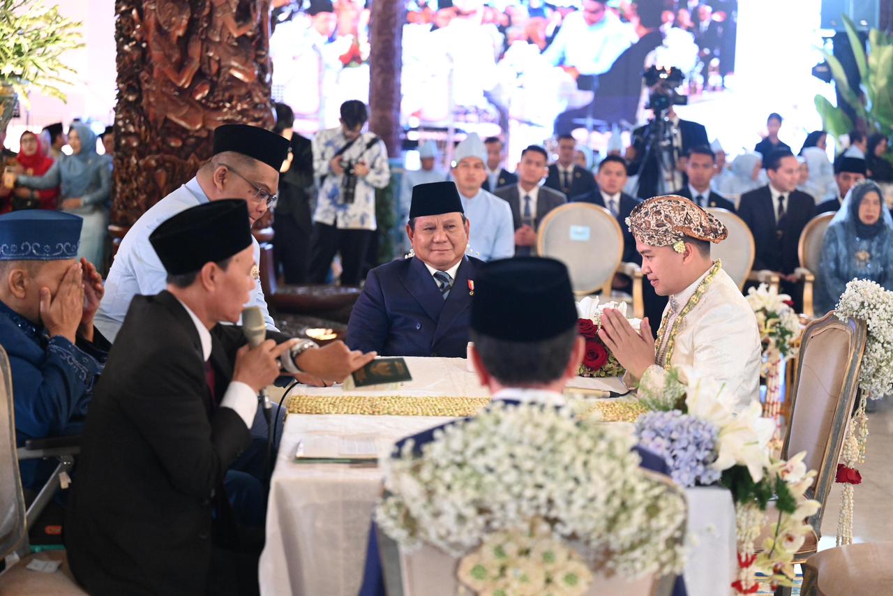 Momen Haru Prabowo Saksikan Pernikahan Sespri Agung Surahman. (Foto/Tim Media Prabowo)