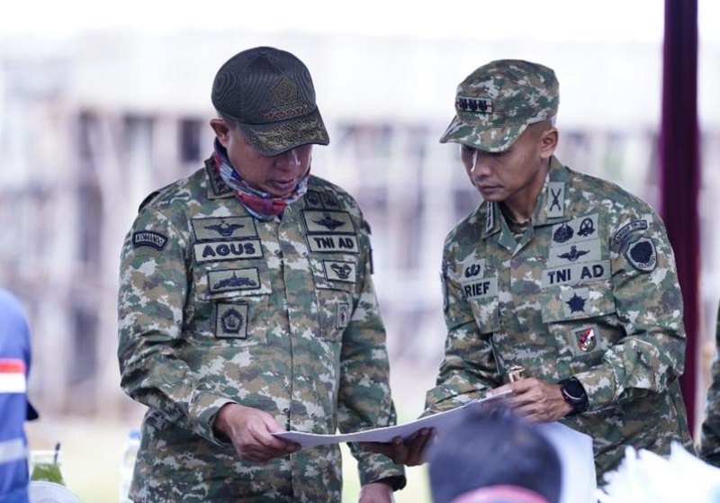 Panglima TNI Jenderal Agus Subiyanto  meninjau Yonif TP 890/Gardha Sakti (Beritanasional/Bachtiar)