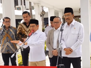 Menko PM Muhaimin Iskandar mengumumkan pembentukan Pokja Pemberdayaan untuk pulihkan ekonomi pascabencana Sumatera. (BeritaNasional/Instagram Kemenko PM)