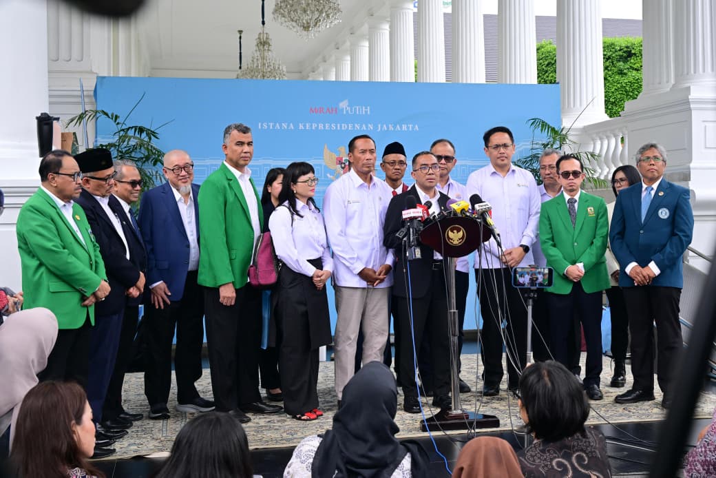 Mendiktisaintek Brian Yuliarto memberikan keterangan kepada wartawan di Istana Merdeka Jakarta. (BeritaNasional/Setpres)
