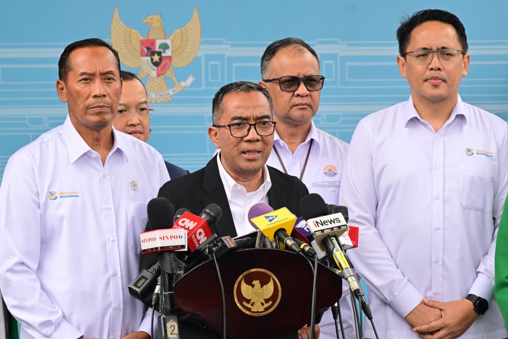 Mendiktisaintek Brian Yuliarto (tengah). (BeritaNasional/BPMI Setpres)