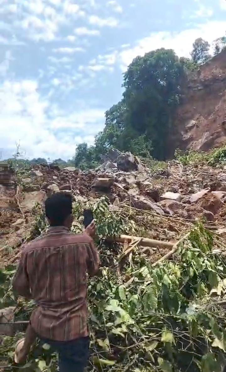 Tanah longsor di kawasan Gunung Kaupas Kampung Cibodas Kabupaten Serang Banten. (BeritaNasional/BNPB)