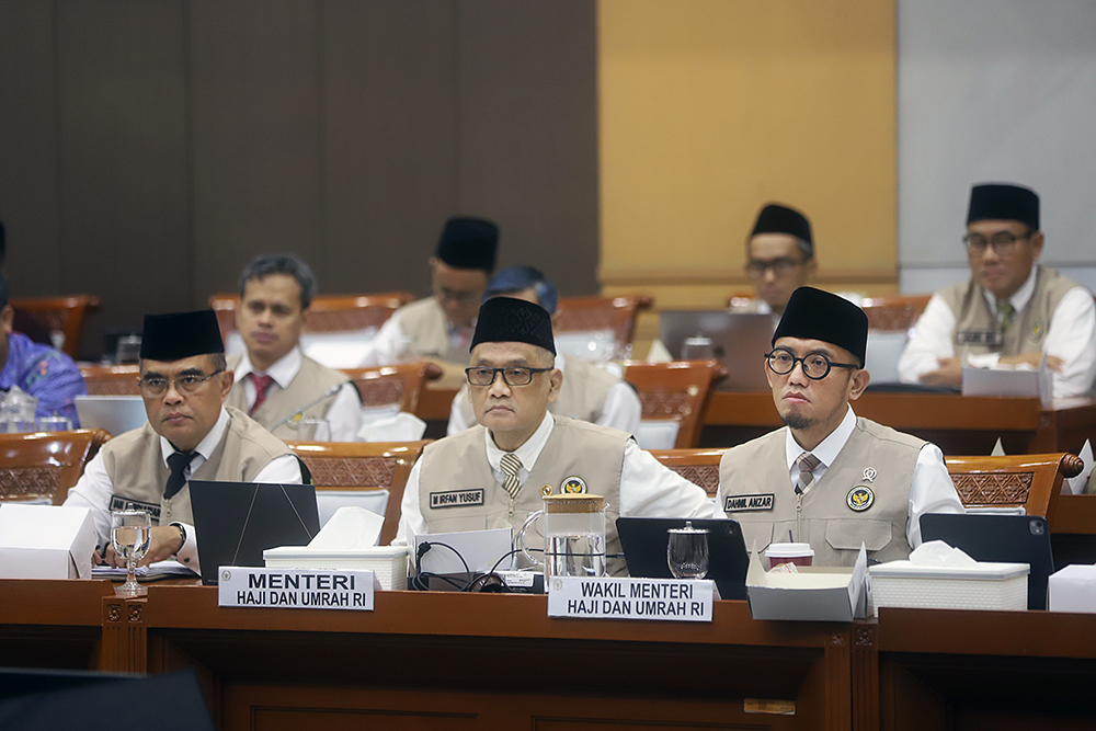 Menteri Haji dan Umrah Mochamad Irfan Yusuf  bersama Wakil Menteri Haji dan Umrah Dahnil Anzar Simanjuntak mengikuti rapat kerja bersama komisi VIII DPR. (BeritaNasional/Elvis Sendouw)