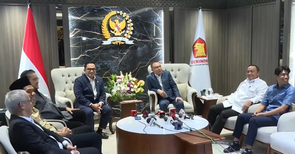 Wakil Ketua DPR Sufmi Dasco Ahmad, Mensesneg Prasetyo Hadi dan Pimpinan Komisi II DPR membahas tentang rencana revisi UU Pemilu. (BeritaNasional/Bernas TV)