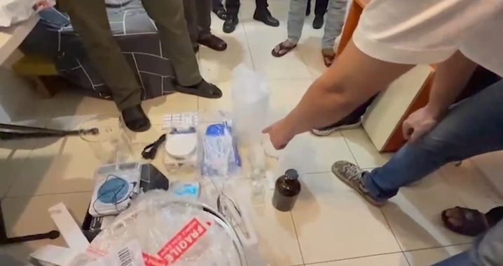 Barang bukti berupa bahan pembuatan vape etomidate di apartemen Pluit, Jakarta. (Foto/Istimewa)