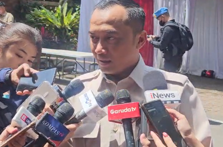 Mensesneg Prasetyo Hadi memberikan keterangan kepada wartawan di Hambalang Jawa Barat. (BeritaNasional/Iman)
