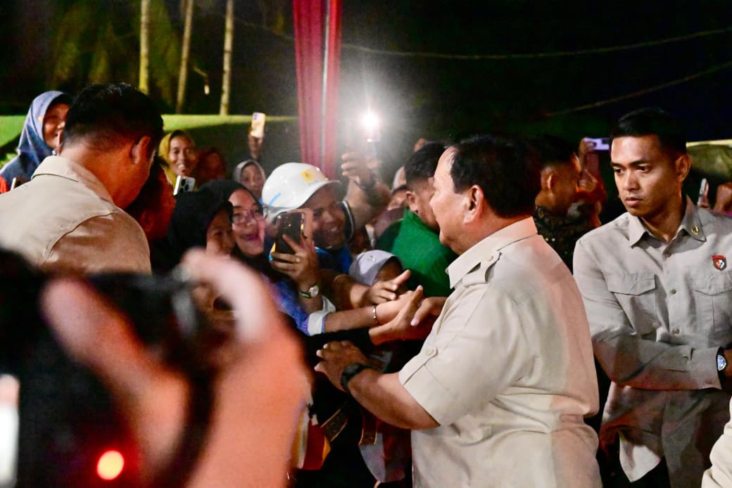 Presiden Prabowo Subianto saat memantau perkembangan penanganan bencana di Sumatra Utara. (Foto/Sekretariat Presiden)