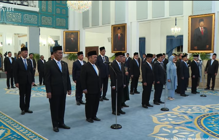 Anggota Dewan Energi Nasional (DEN) dilantik dan disumpah dalam acara yang dipimpin Presiden Prabowo Subianto di Istana, Rabu (28/1/2026). (BeritaNasional/BPMI Setpres)