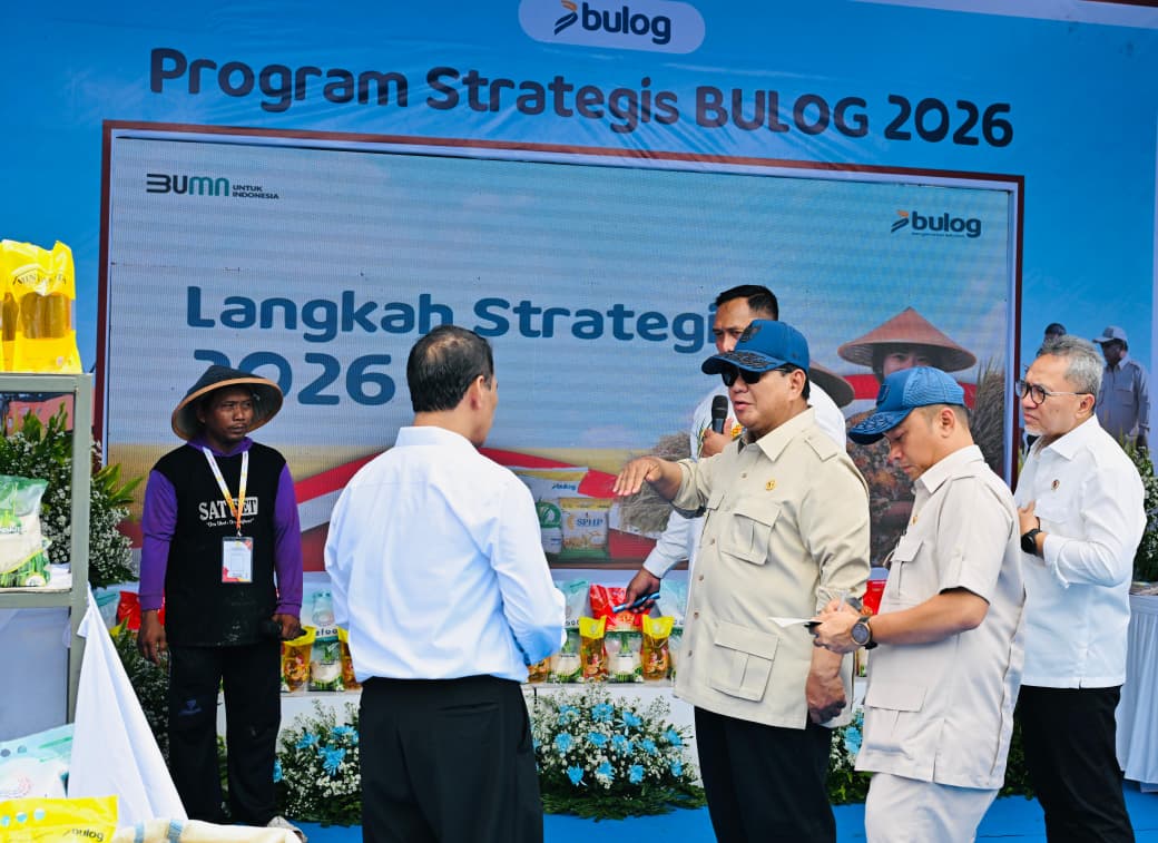 Presiden Prabowo Subianto di agenda Panen Raya di Karawang, Jawa Barat, Rabu (7/1/2026). (BeritaNasional/BPMI Setpres)
