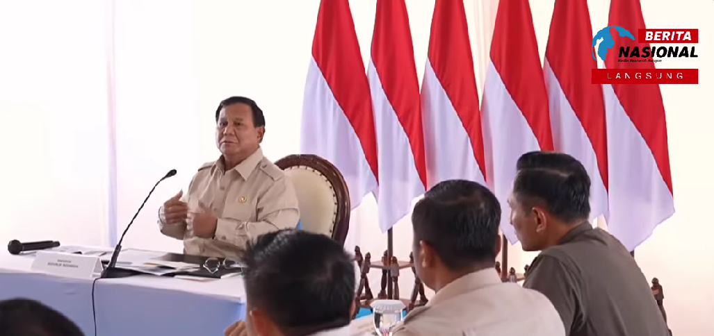 Presiden Prabowo Subianto saat meninjau pembangunan huntara untuk korban bencana banjir dan longsor di Aceh Tamiang, Kamis (1/1/2026). (Foto/tangkapan layar)